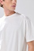 Camiseta manga corta crema en algodón cuello redondo