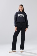 Buzo azul intenso college oversize perchado con capota