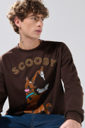 Buzo café oscuro cuello redondo oversize de Scooby-Doo