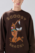 Buzo café oscuro cuello redondo oversize de Scooby-Doo