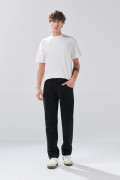 Jean straight leg infaltables negro tiro bajo con bota recta
