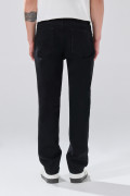 Jean straight leg infaltables negro tiro bajo con bota recta
