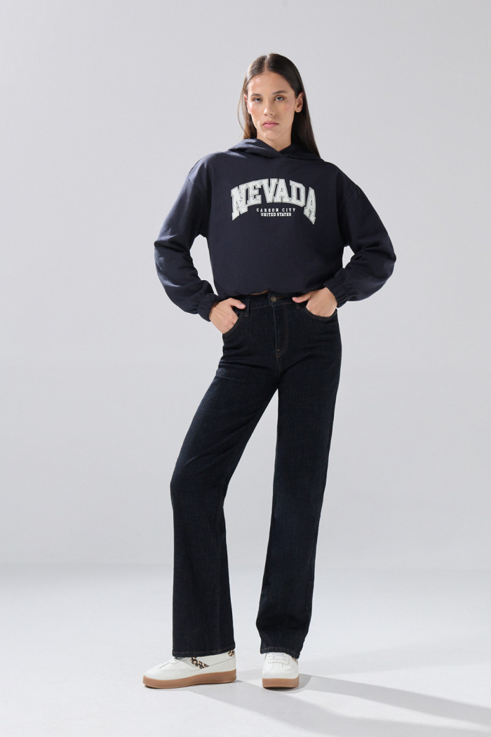 Jean azul intenso straight leg bota recta con tiro alto
