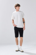 Bermuda de jean slim infaltables negra con tiro bajo
