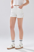 Short crema claro tiro alto de jean con cremallera
