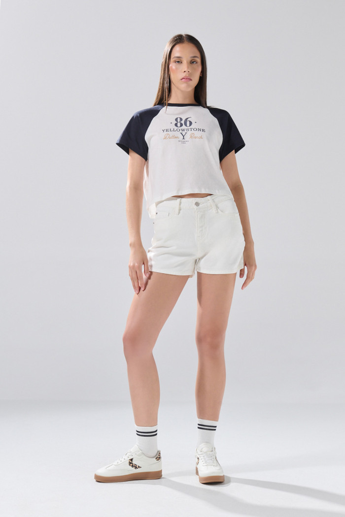 Short crema claro tiro alto de jean con cremallera
