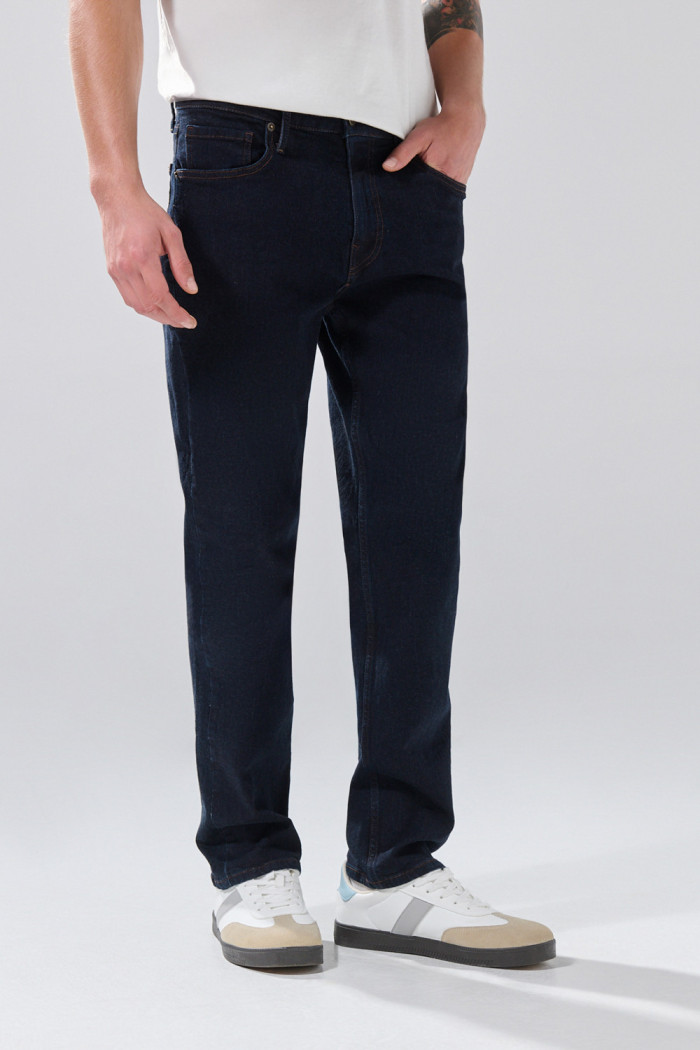 Jean straight leg infaltables bota recta azul con 5 bolsillos
