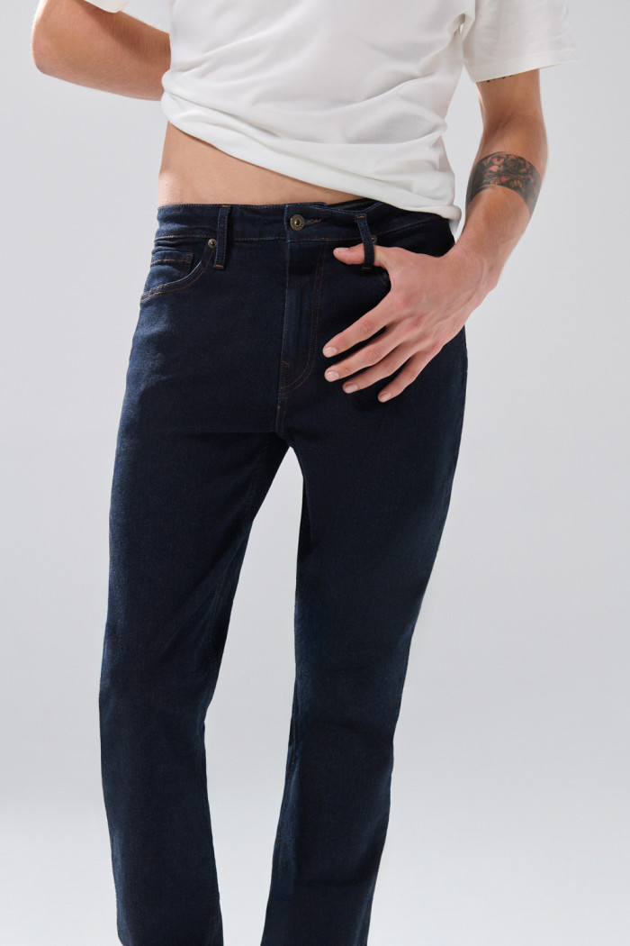 Jean straight leg infaltables bota recta azul con 5 bolsillos
