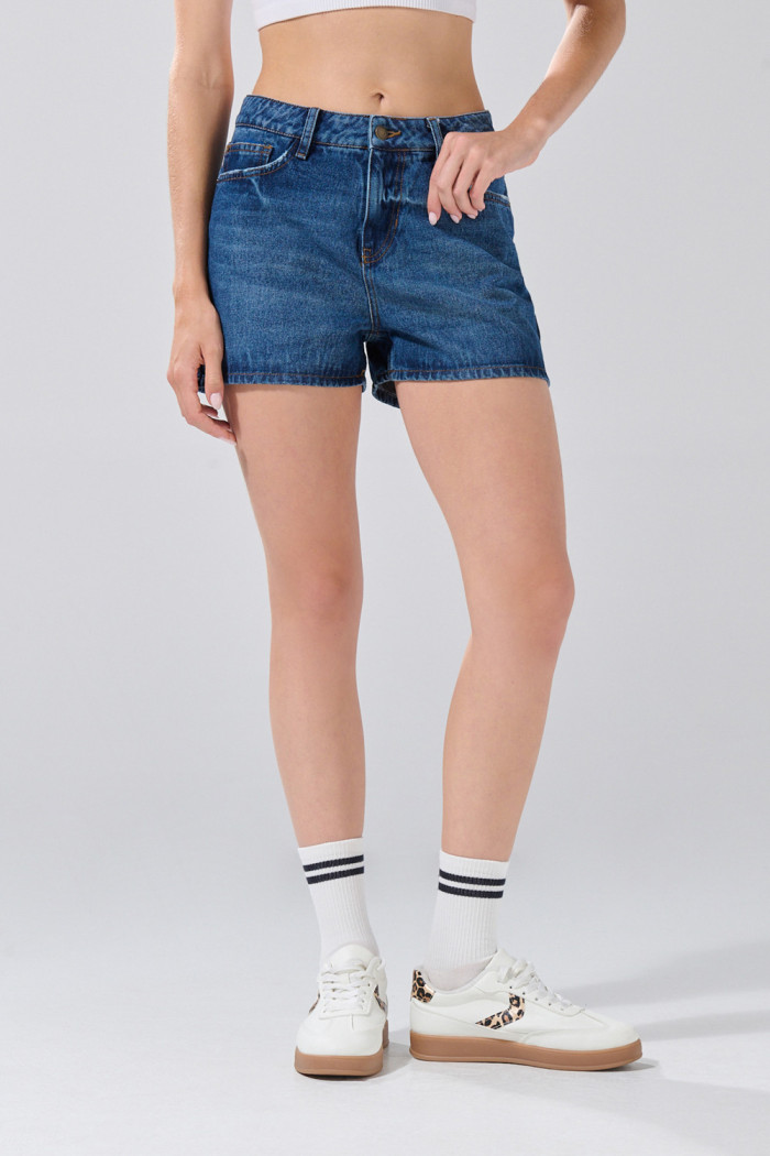 Short de jean infaltables azul con costuras y tiro alto
