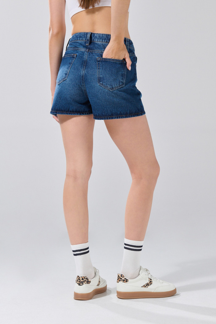 Short de jean infaltables azul con costuras y tiro alto
