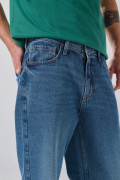 Jean baggy infaltables azul con tiro medio y bota ancha