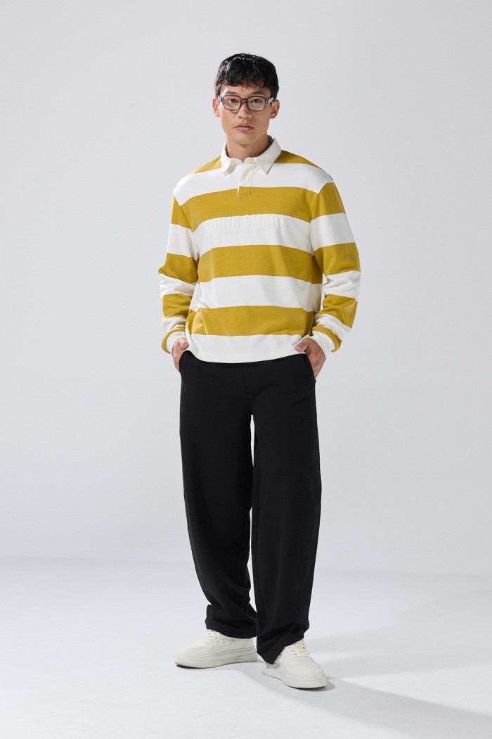 Buzo crema oversize a rayas con cuello polo y arte college
