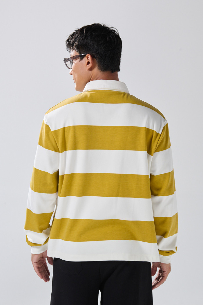 Buzo crema oversize a rayas con cuello polo y arte college
