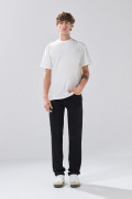 Jean negro 5 bolsillos slim con tiro bajo y cremallera
