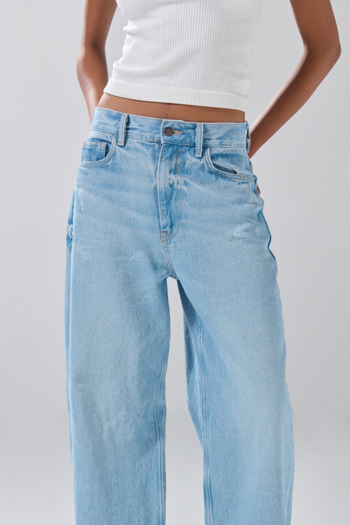 Jean azul claro baggy infaltables bota ancha con tiro medio
