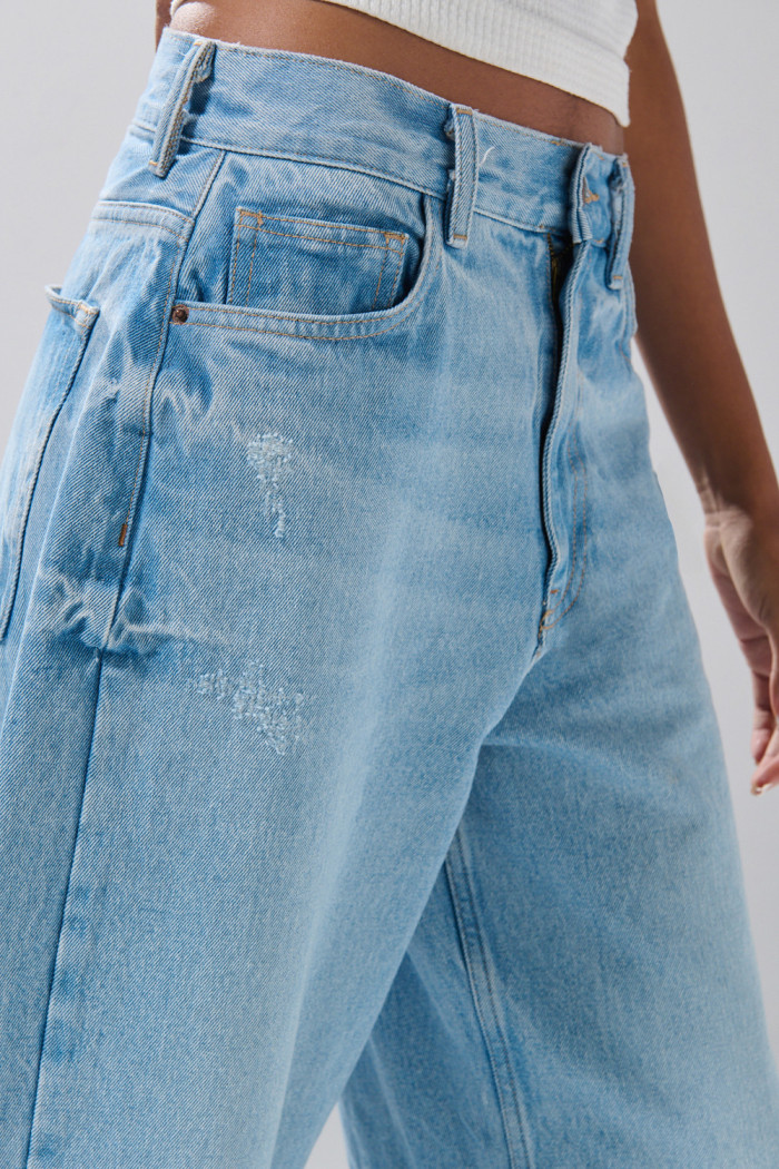 Jean azul claro baggy infaltables bota ancha con tiro medio
