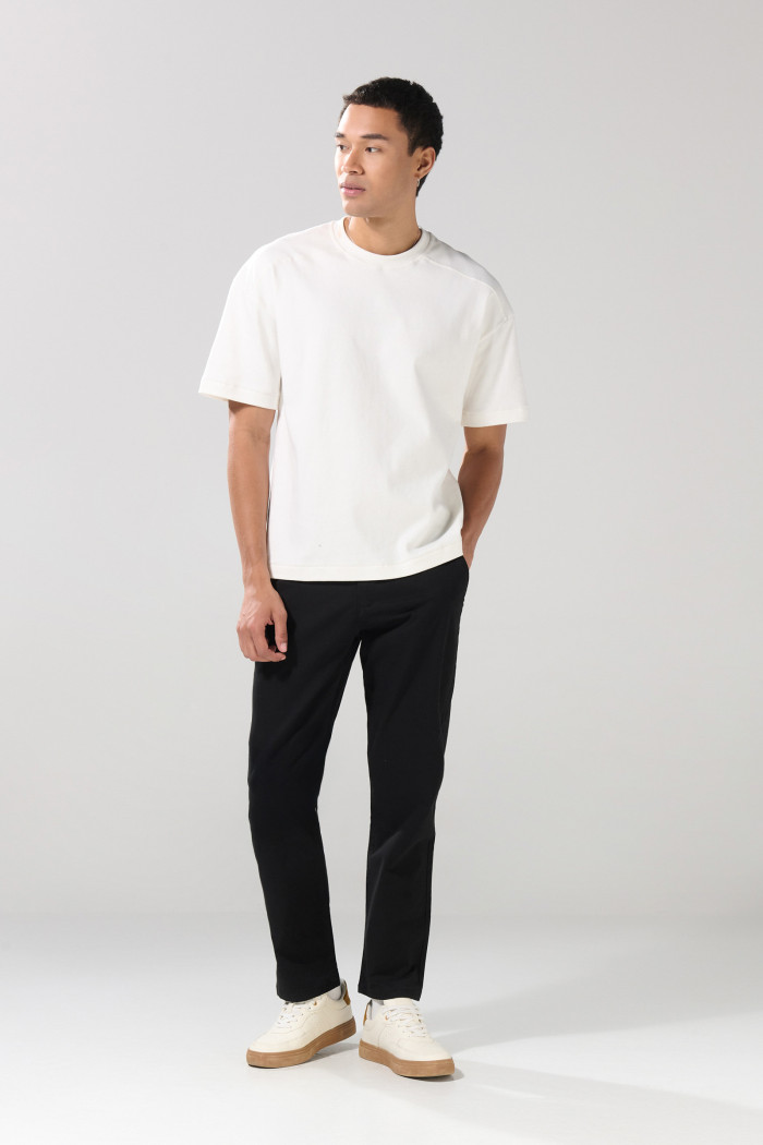Pantalón straight leg unicolor en dril con tiro medio
