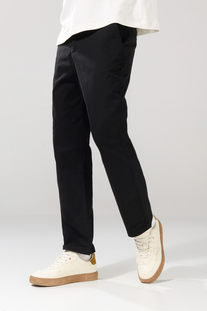 Pantalón straight leg unicolor en dril con tiro medio