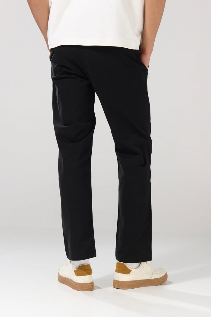Pantalón straight leg unicolor en dril con tiro medio