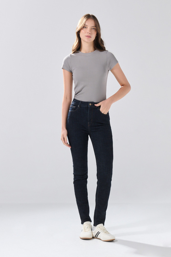 Jean azul intenso jegging infaltables con tiro súper alto
