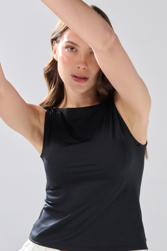 Camiseta manga sisa unicolor ajustada con cuello redondo
