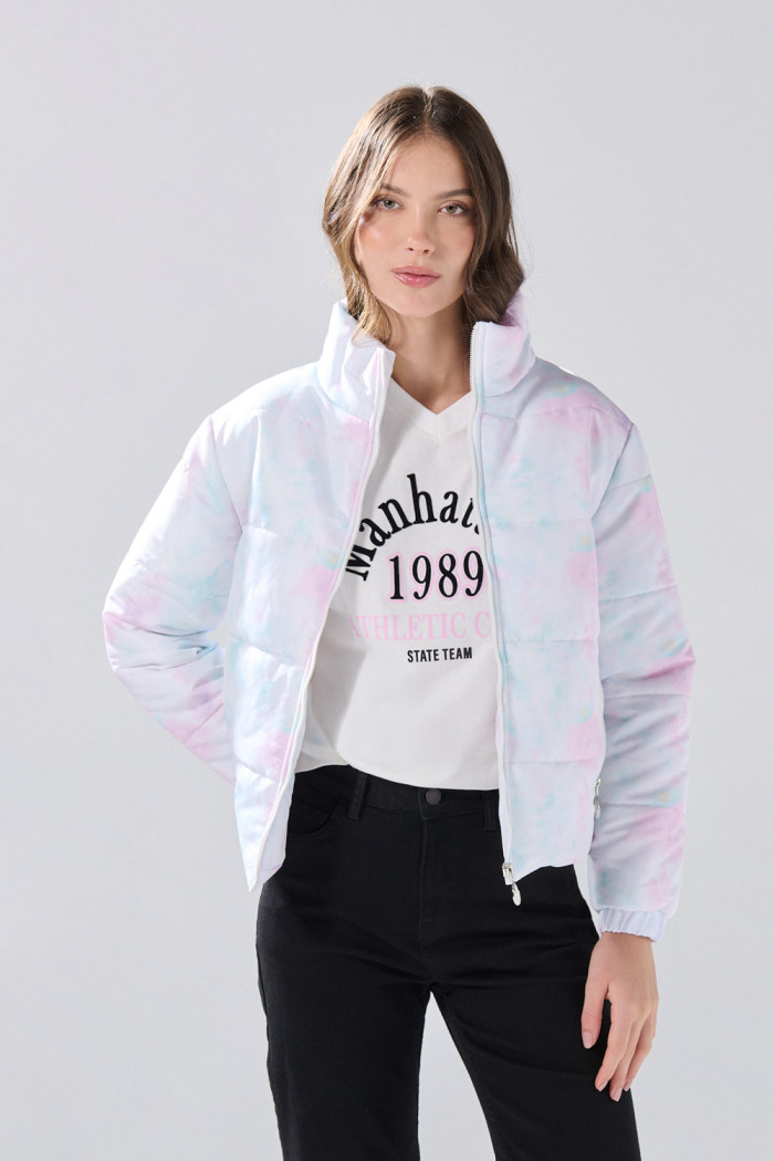 Chaqueta cuello alto acolchada blanca con estampados