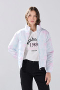 Chaqueta cuello alto acolchada blanca con estampados
