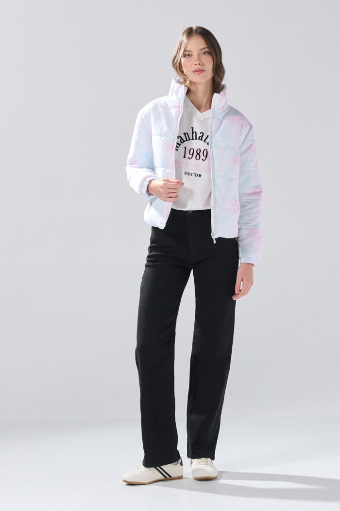 Chaqueta cuello alto acolchada blanca con estampados