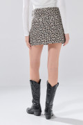Falda kaki de jean con tiro medio y diseños de animal print
