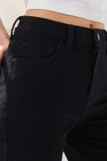 Jean bota recta negro straight leg infaltables con tiro alto
