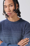 Suéter cuello redondo unicolor con efecto degradé