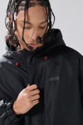 Chaqueta con acolchado interno unicolor con bolsillos parche