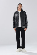 Chaqueta bomber negra de Verano Urbano con broches

