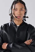 Chaqueta bomber negra de Verano Urbano con broches
