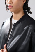 Chaqueta bomber negra de Verano Urbano con broches
