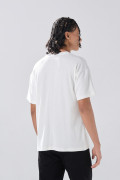 Camiseta en algodón crema con cuello redondo college