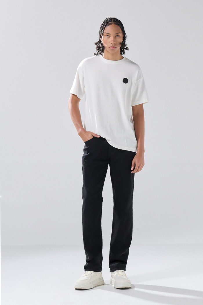 Jean straight leg infaltables negro bota recta con tiro bajo

