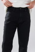 Jean straight leg infaltables negro bota recta con tiro bajo
