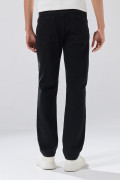 Jean straight leg infaltables negro bota recta con tiro bajo

