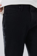 Jean straight leg infaltables negro bota recta con tiro bajo

