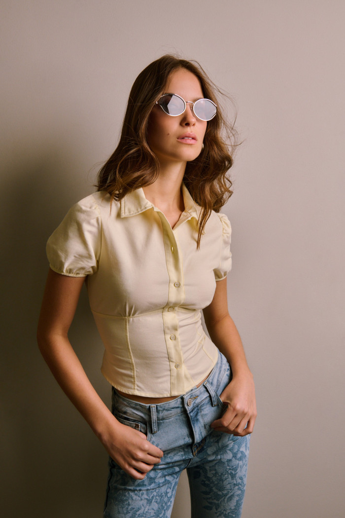 Blusa amarilla con manga corta de Verano Urbano
