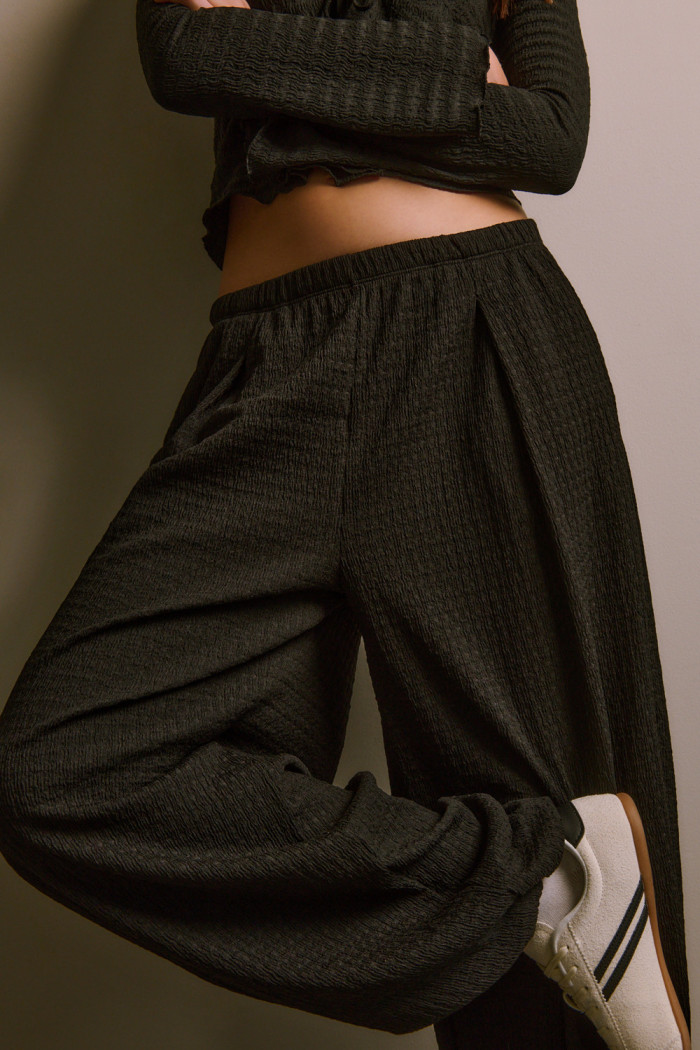 Pantalón jogger negro de Verano Urbano con bota ancha
