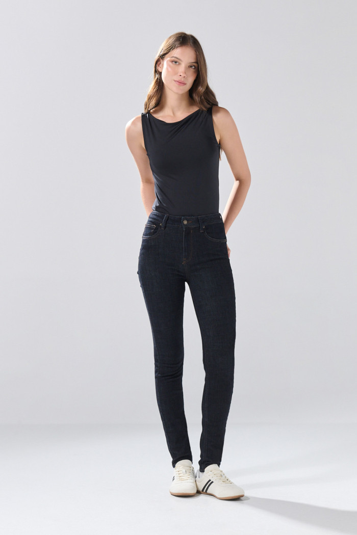 Jean tiro alto azul intenso push up infaltables con realce

