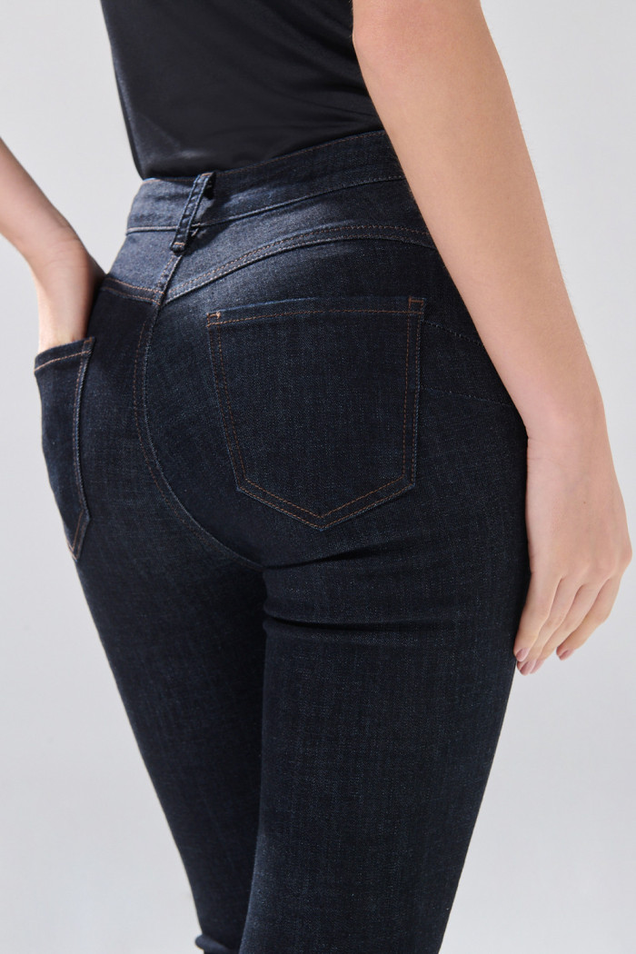 Jean tiro alto azul intenso push up infaltables con realce
