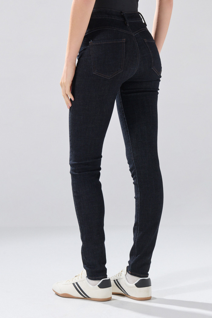 Jean tiro alto azul intenso push up infaltables con realce
