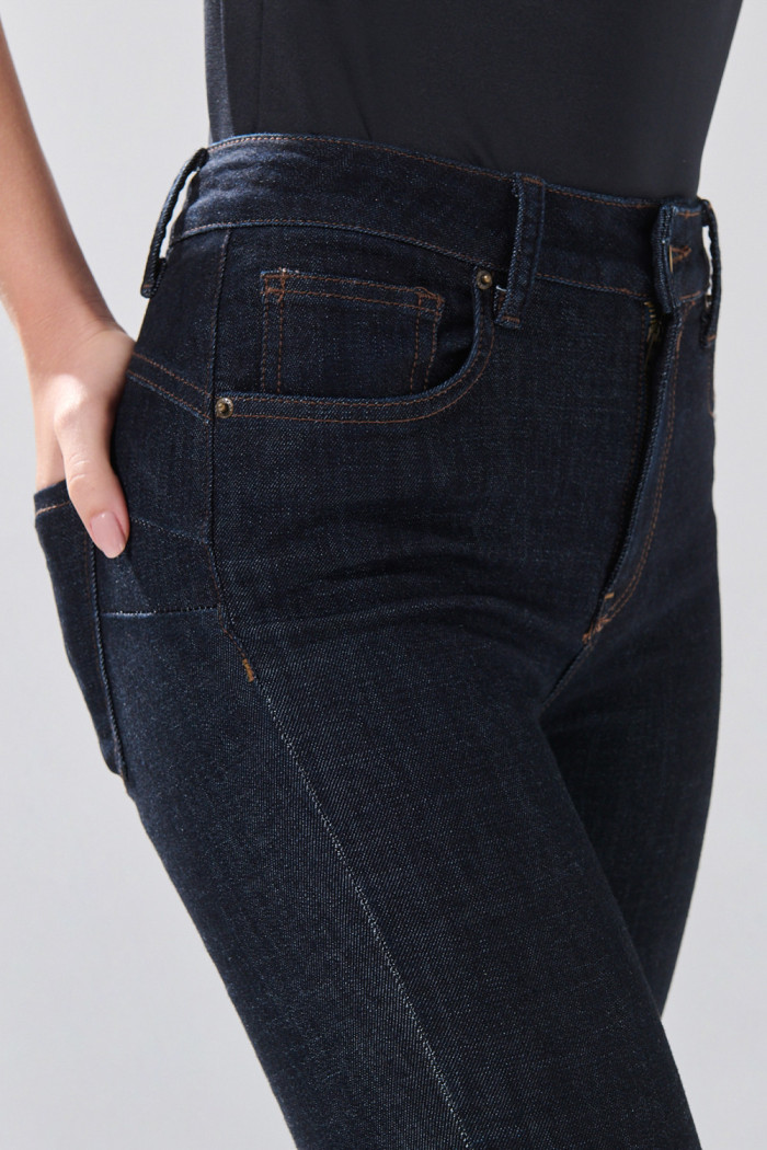 Jean tiro alto azul intenso push up infaltables con realce
