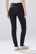 Jean tiro alto azul intenso con efecto push up y bolsillos

