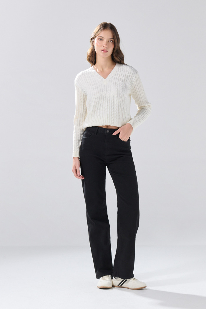 Jean negro straight leg infaltables con tiro alto
