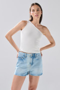 Short de jean azul infaltables con desgastes y tiro alto
