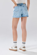 Short de jean azul infaltables con desgastes y tiro alto
